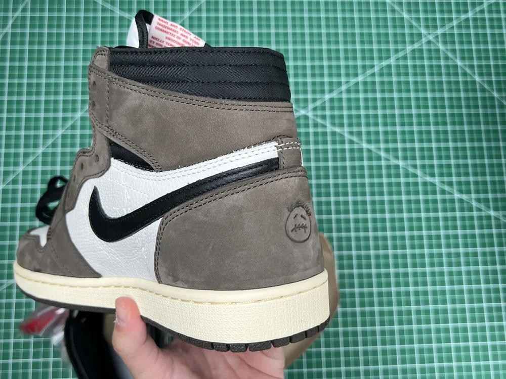 Travis Scott x Air Jordan 1 High - etkick reps