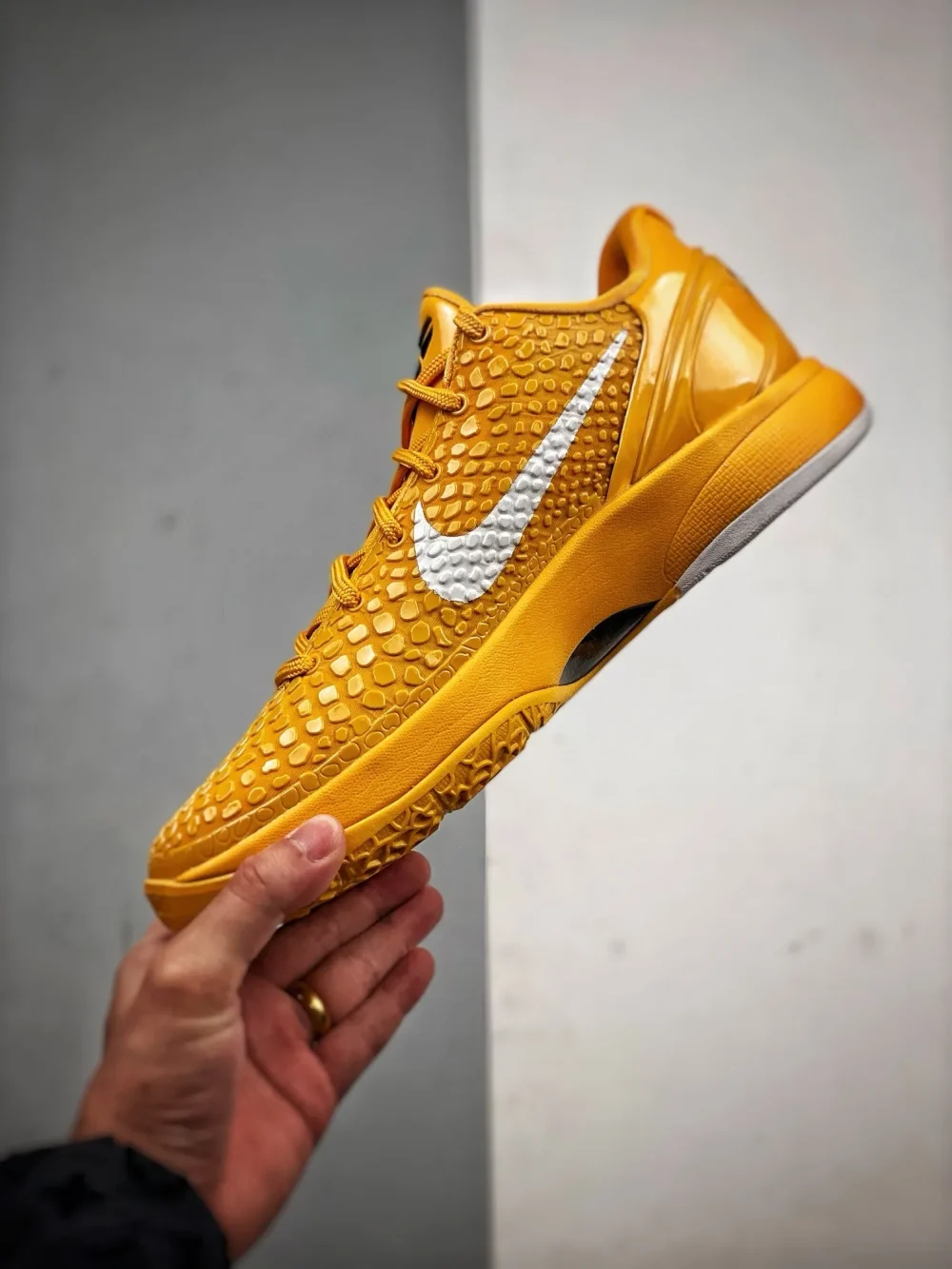 OFF-WHITE x Kobe 6 “University Gold” - etkick reps