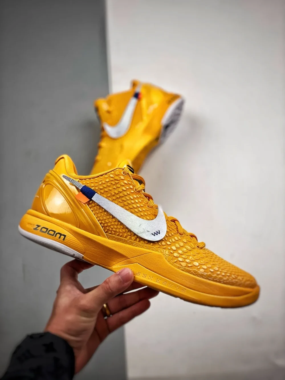 OFF-WHITE x Kobe 6 “University Gold” - etkick reps