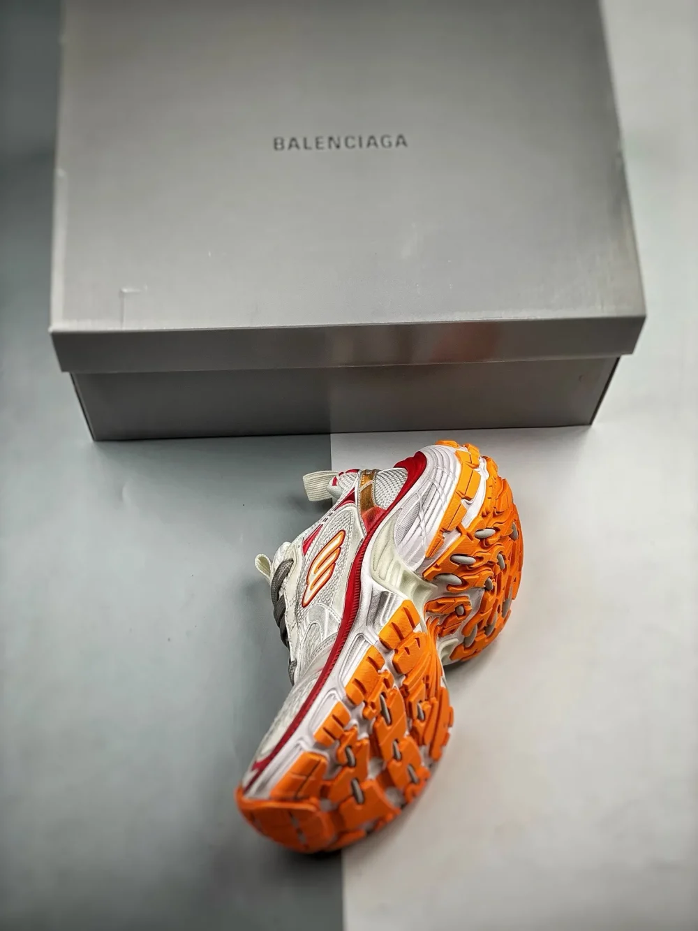 10XL White Orange Low Sneakers Replica - etkick reps