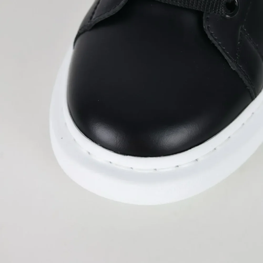 McQueen Oversized Low-Top Sneakers Black/White Reps - etkick reps