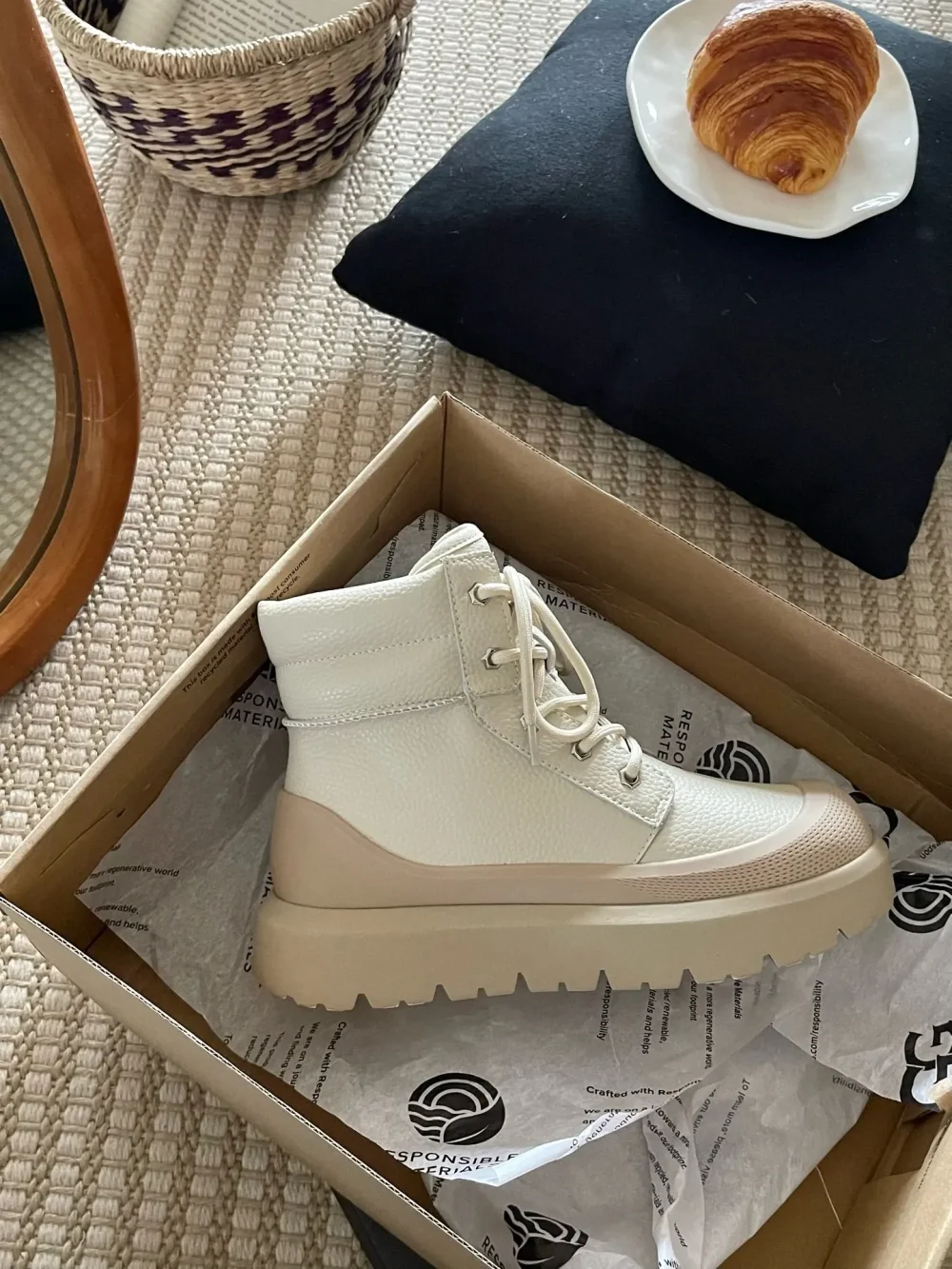 Ugg Tasman Low-Top Casual Shoes with Thick Sole and Round Toe in White - etkick reps