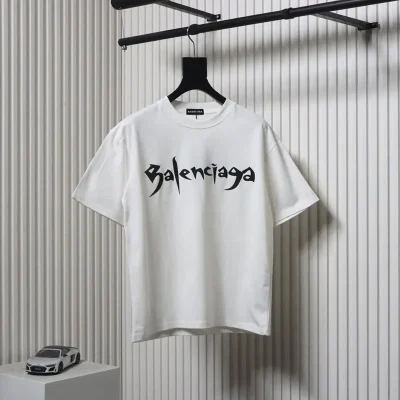 Balenciaga T-Shirt mit Schriftlogo-Print - etkick reps
