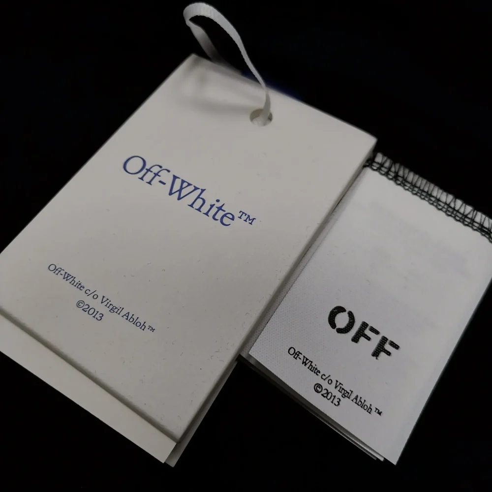 Off-White Loose Fit Short Sleeve T-Shirt with Butterfly Arrow Reps - etkick reps