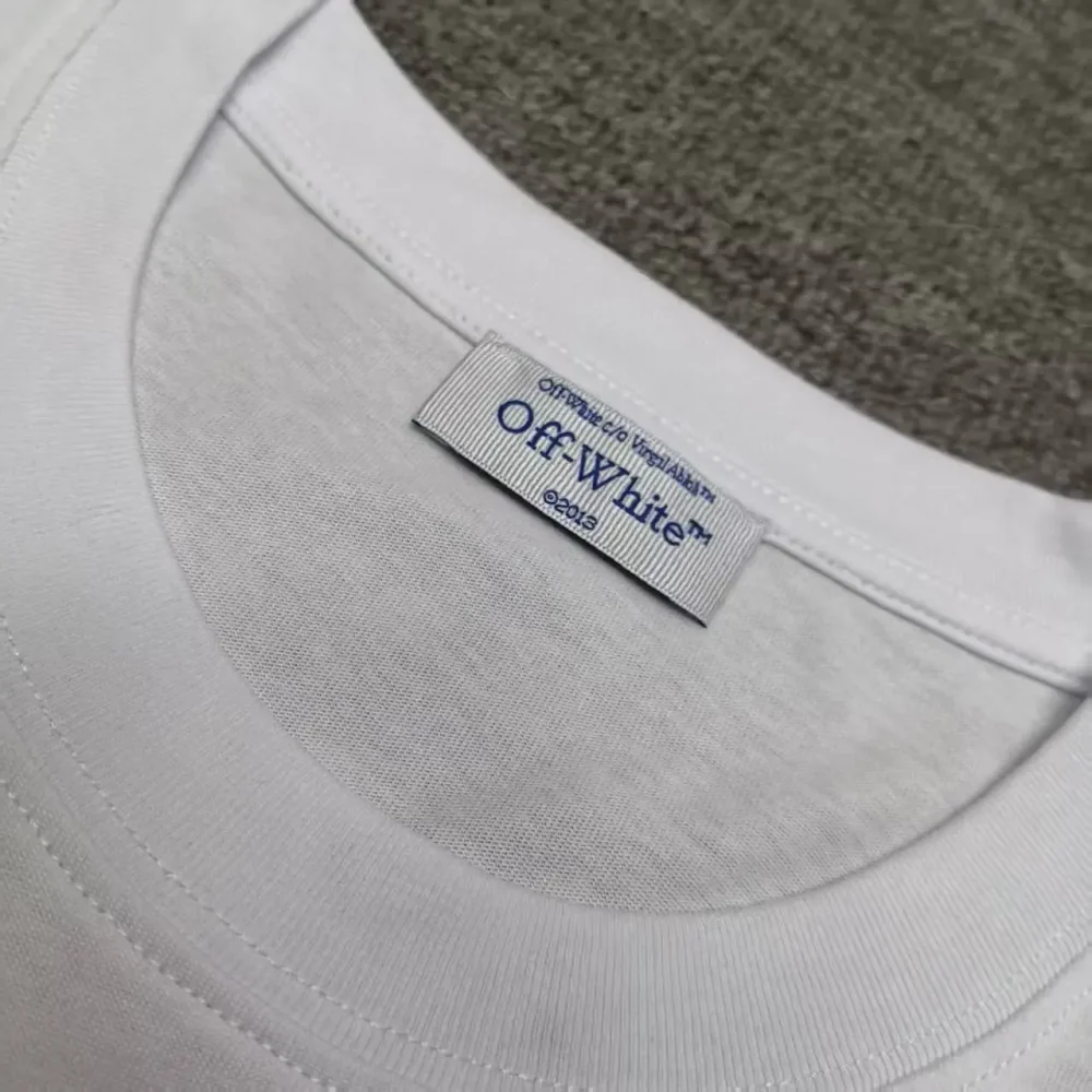 Off-White Loose Fit Short Sleeve T-Shirt with Butterfly Arrow Reps - etkick reps