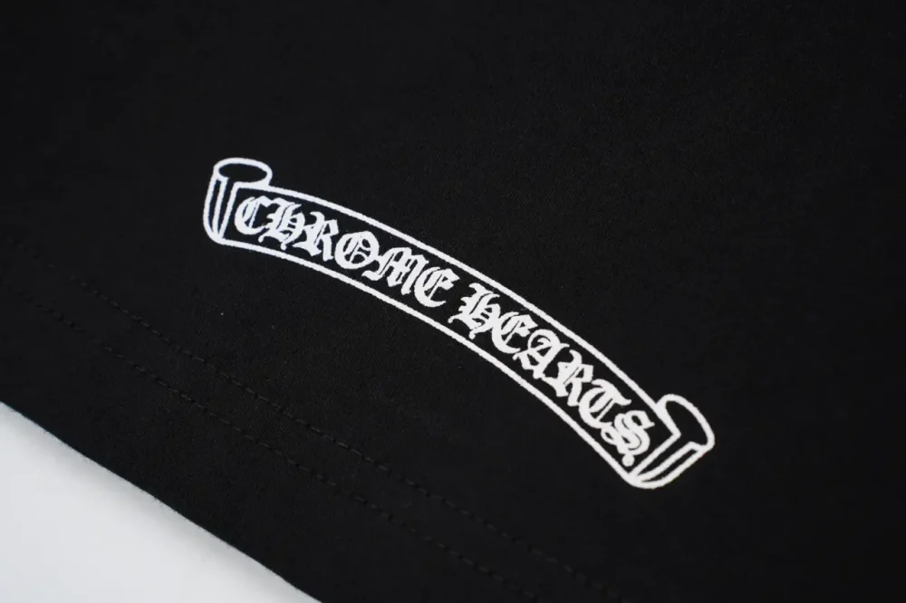 T-Shirt With Sanskrit Print On The Neckline In Black - etkick reps