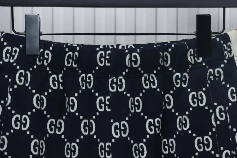 GU Classic Jacquard Shorts With All-Over Print - Image 4