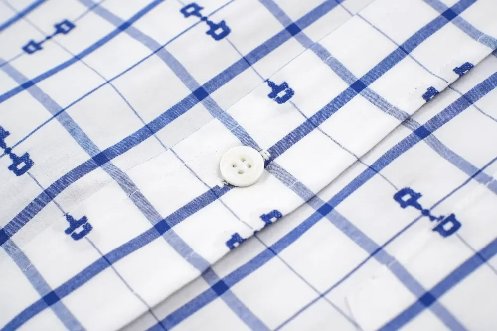 GU Short-Sleeved Shirt With Horsebit Print In White - Image 3
