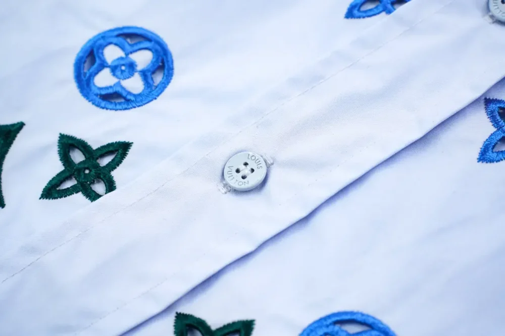 T-Shirt With Hollow Monogram Embroidery - Image 6