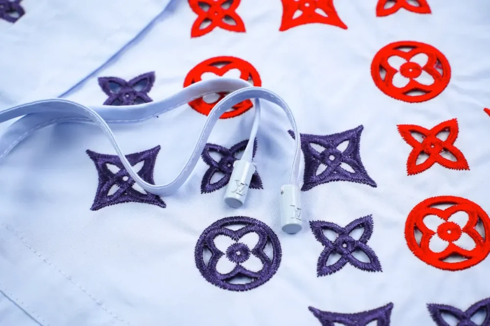 T-Shirt With Hollow Monogram Embroidery - Image 7