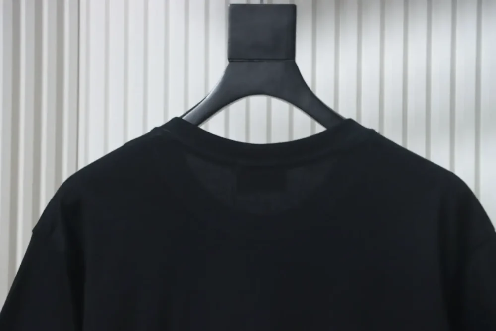Ami Short Sleeves With Crackled Heart And Letter Embossing - Image 12