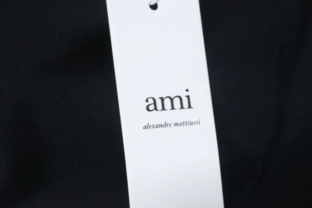 Ami Short Sleeves With Crackled Heart And Letter Embossing - Image 18