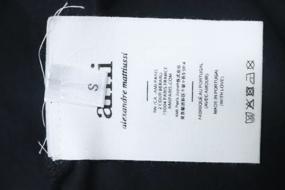 Ami Short Sleeves With Crackled Heart And Letter Embossing - Image 19