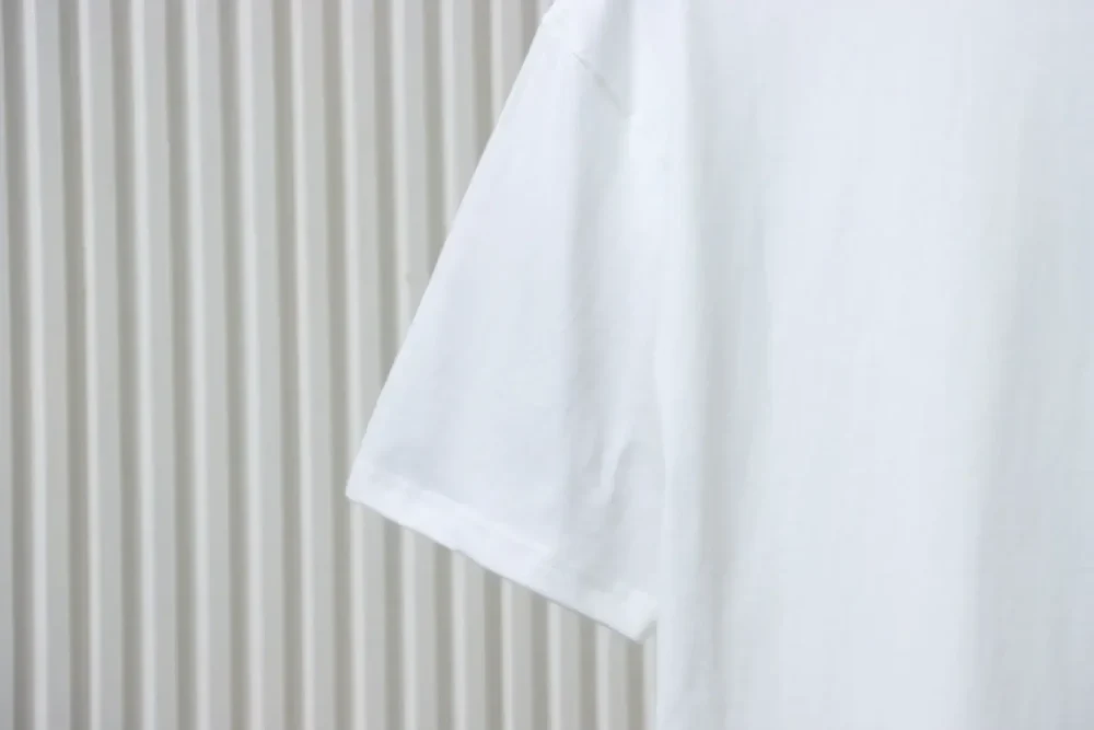 Ami Short Sleeves With Crackled Heart And Letter Embossing - Image 5