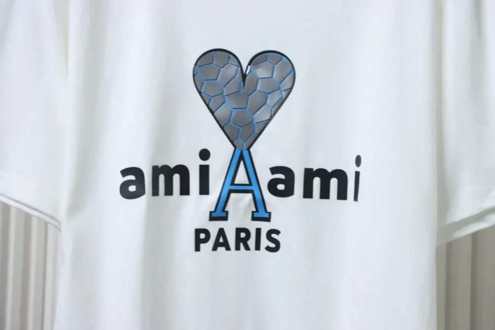 Ami Short Sleeves With Crackled Heart And Letter Embossing - Image 8