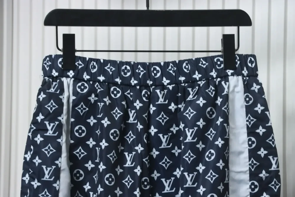Contrast Color Pants With Monogram Print - Image 4