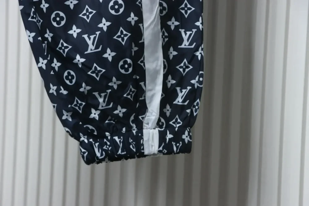 Contrast Color Pants With Monogram Print - Image 5