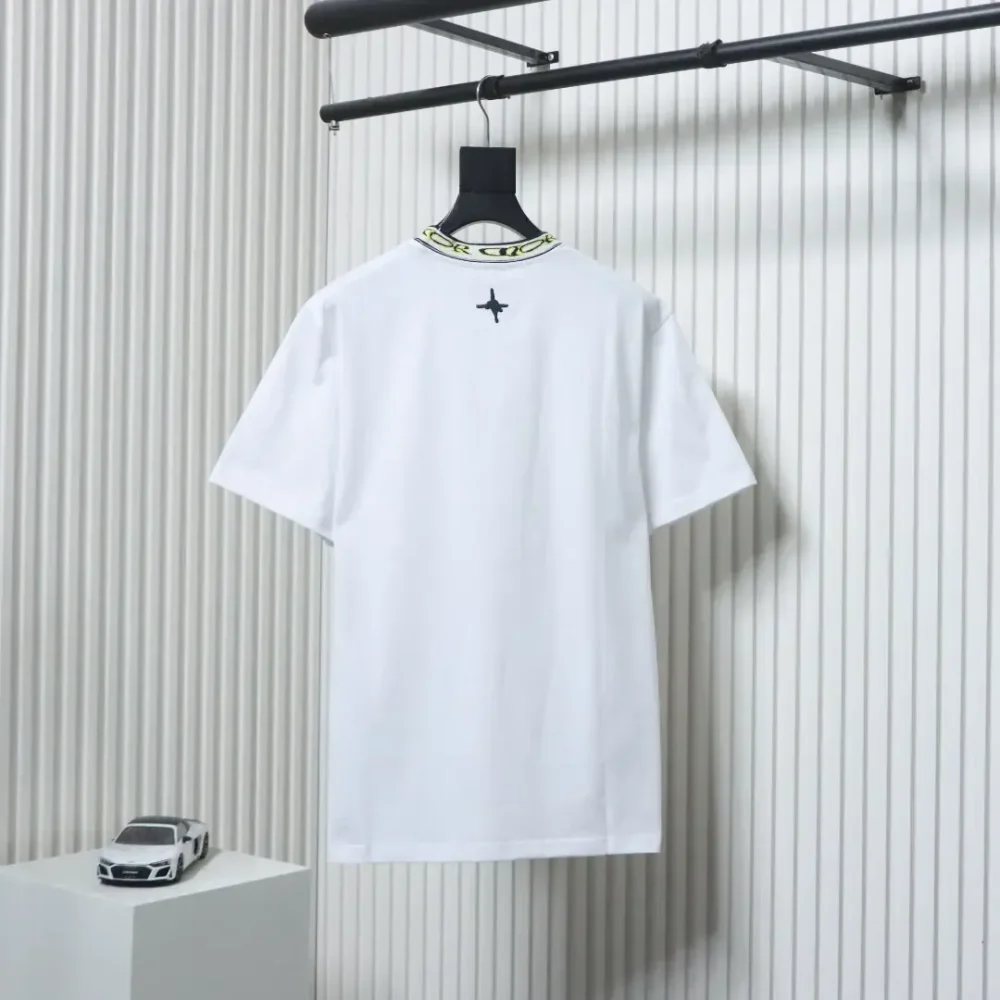 DI T-Shirt With Jacquard Webbing And Lettering At The Neckline - Image 2