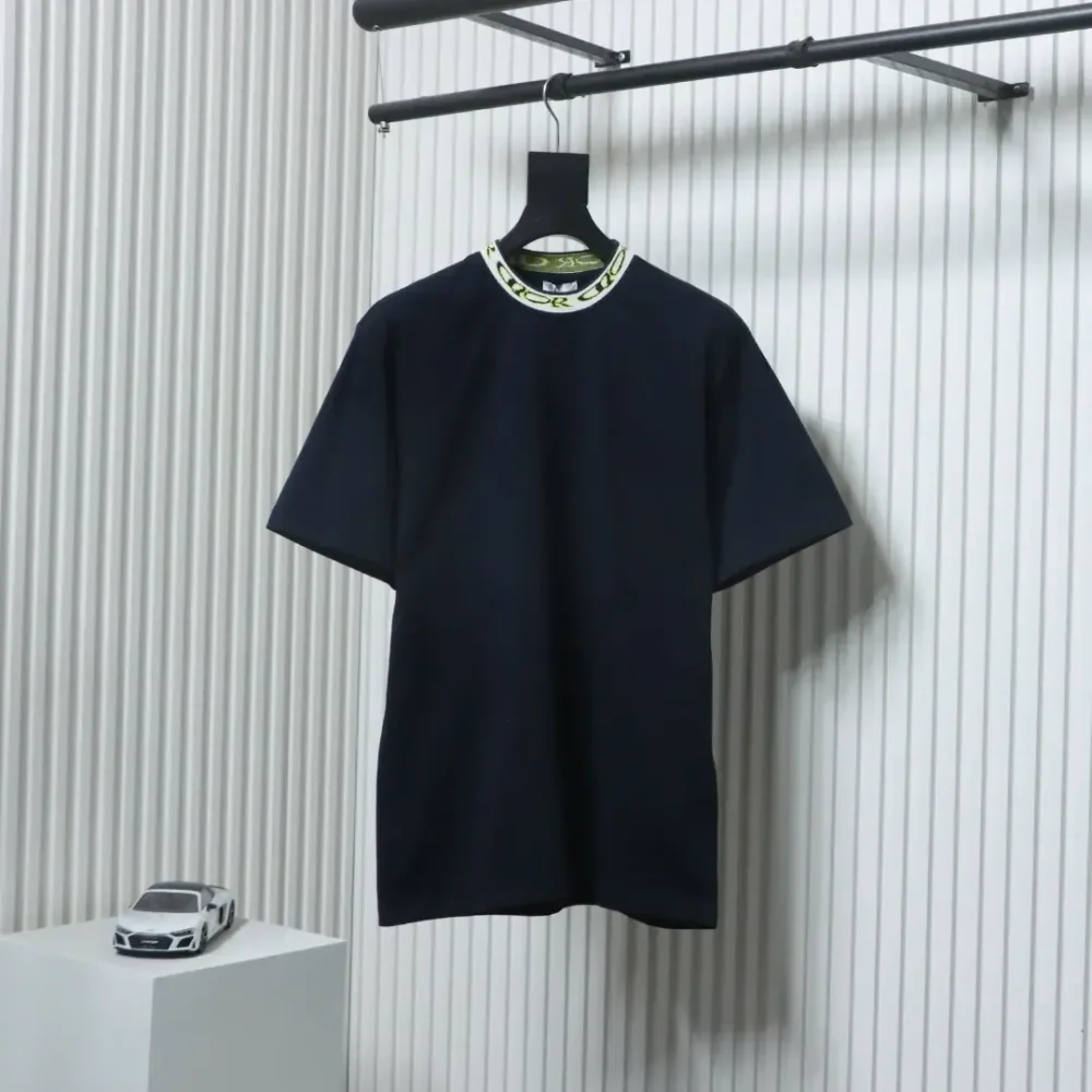 DI T-Shirt With Jacquard Webbing And Lettering At The Neckline - Image 11