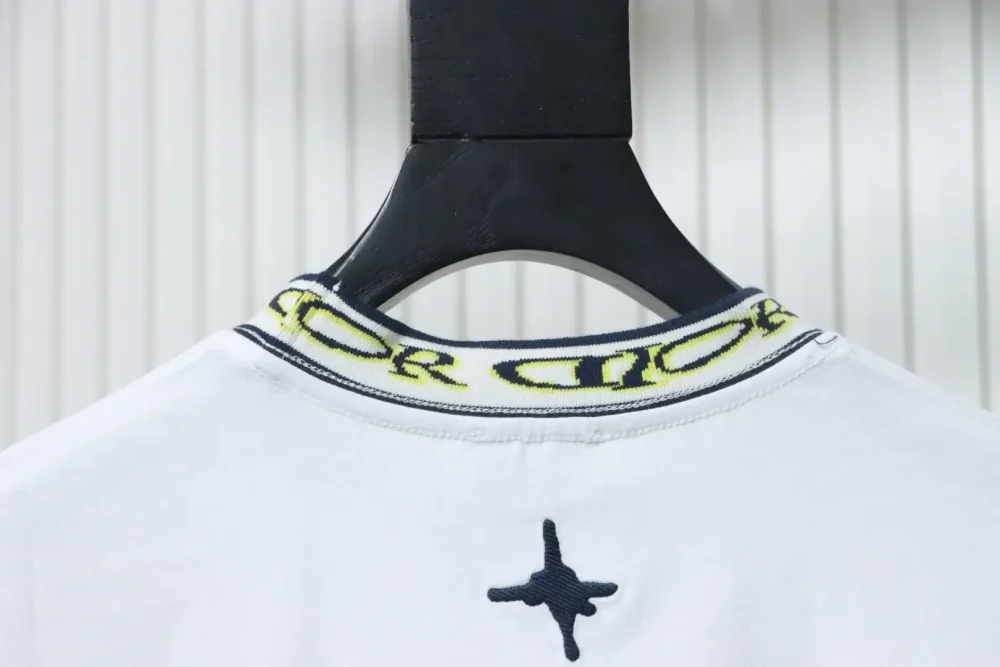 DI T-Shirt With Jacquard Webbing And Lettering At The Neckline - Image 3