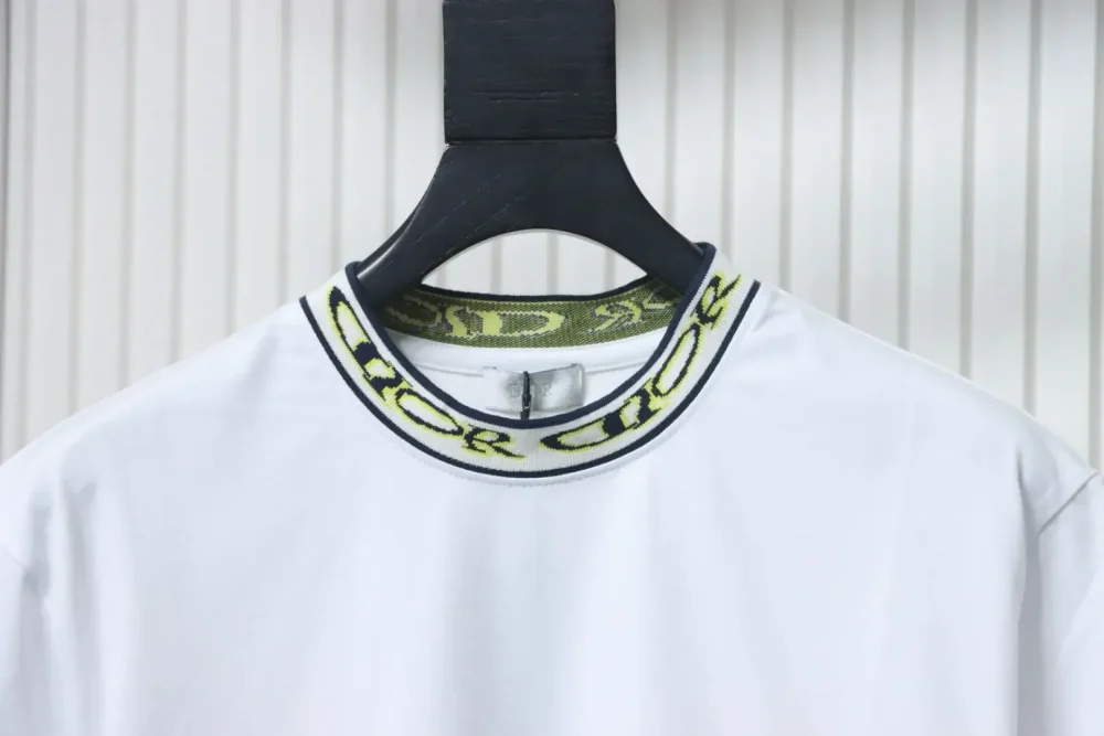 DI T-Shirt With Jacquard Webbing And Lettering At The Neckline - Image 8