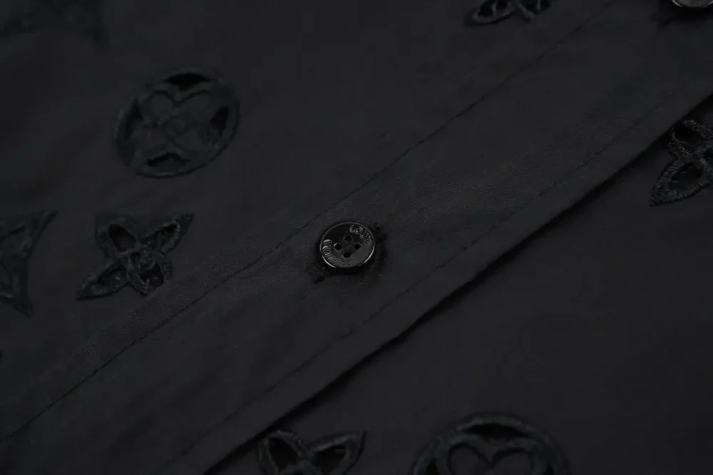 LU T-Shirt With Hollow Monogram Embroidery - Image 14