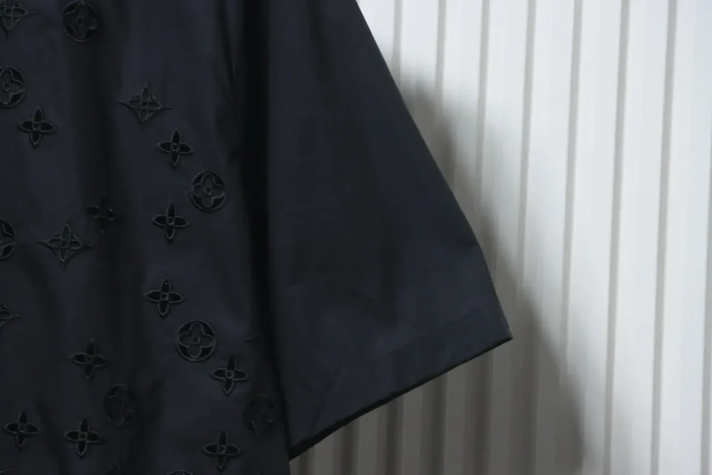 LU T-Shirt With Monogram Embroidery - Image 7