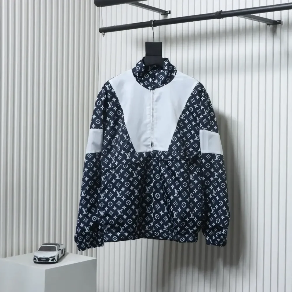 LU Trench Coat With Monochrome Print