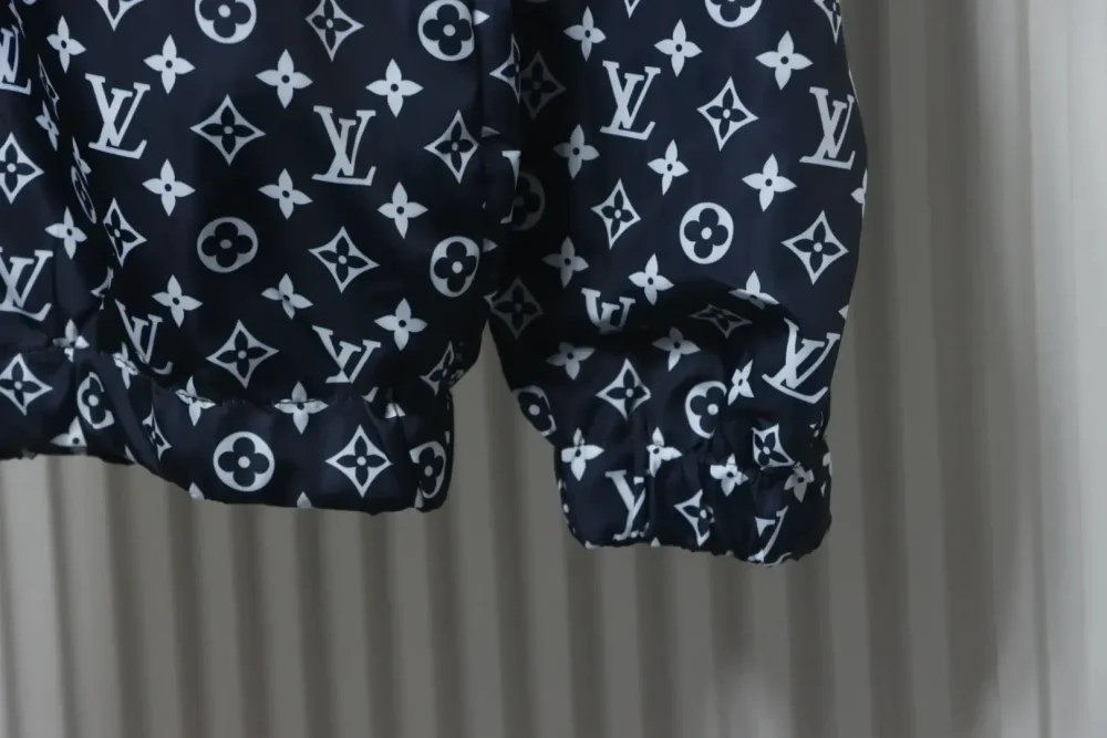 LU Trench Coat With Monochrome Print - Image 5