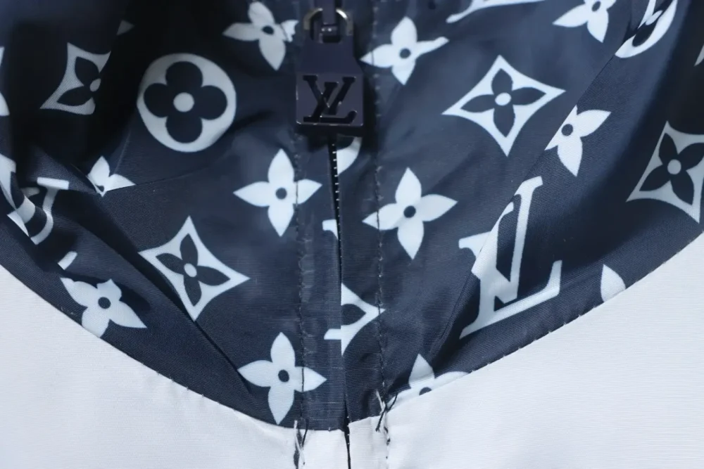 LU Trench Coat With Monochrome Print - Image 7