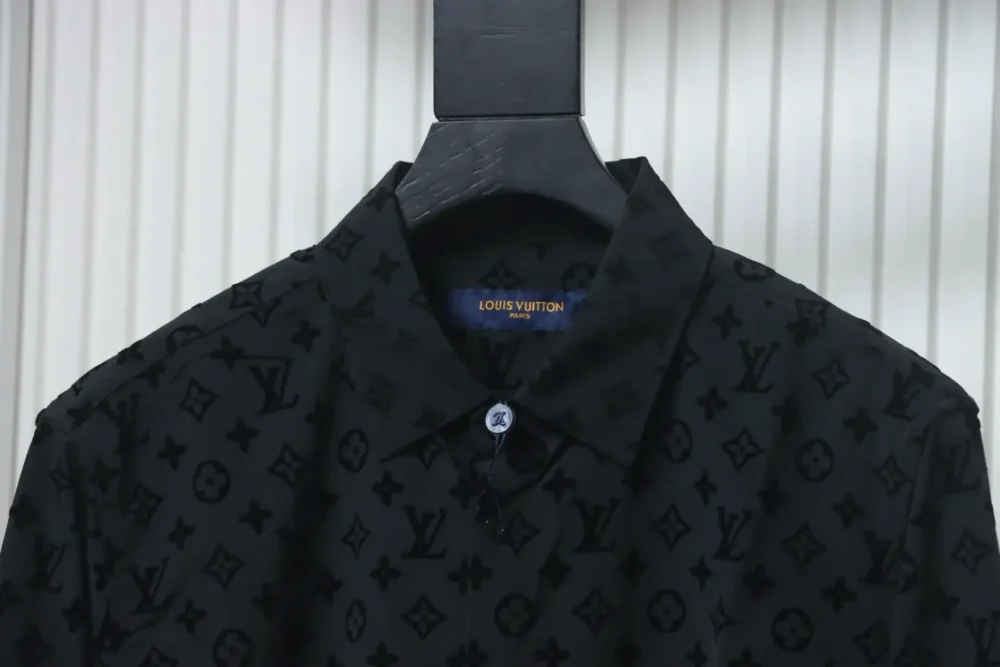 LU Trench Coat With Monochrome Print Black - Image 3