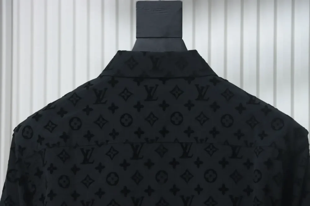 LU Trench Coat With Monochrome Print Black - Image 4