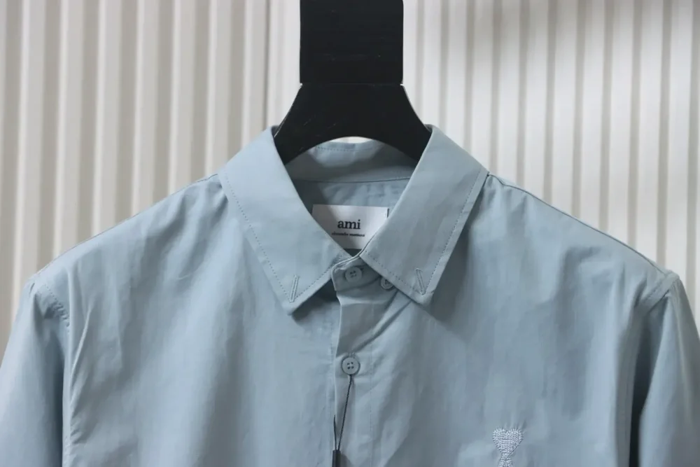AMI Paris Autumn and Winter Small Heart Embroidery Casual Solid Color Cotton Shirt - Image 3