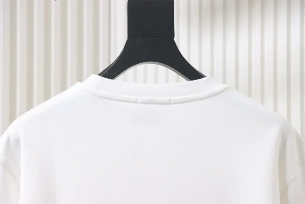 AMI Paris round neck sweatshirt with small letter - Image 4
