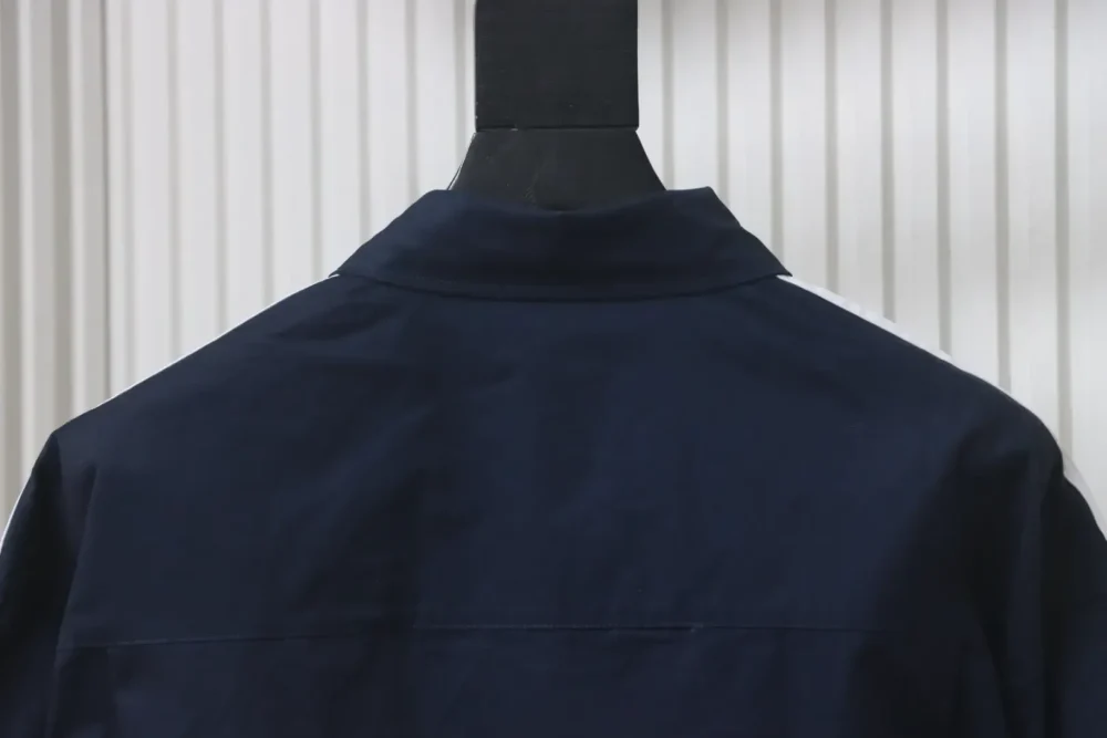 Balenciaga Manchester United Logo besticktes Bandhemd - Image 4