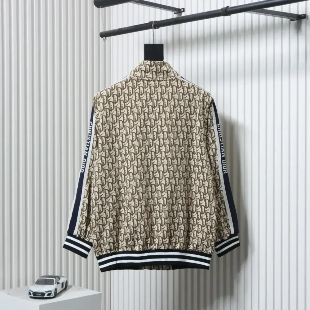 DI Jacket Made Of Full-Length Jacquard Side Fabric - Image 2