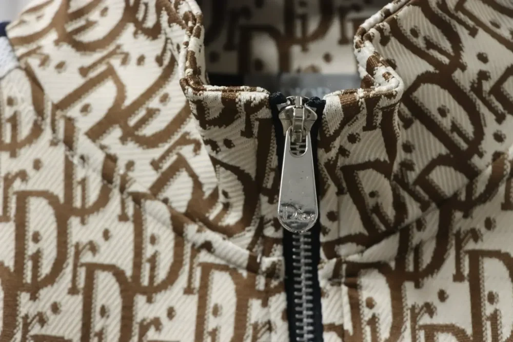 DI Jacket Made Of Full-Length Jacquard Side Fabric - Image 6