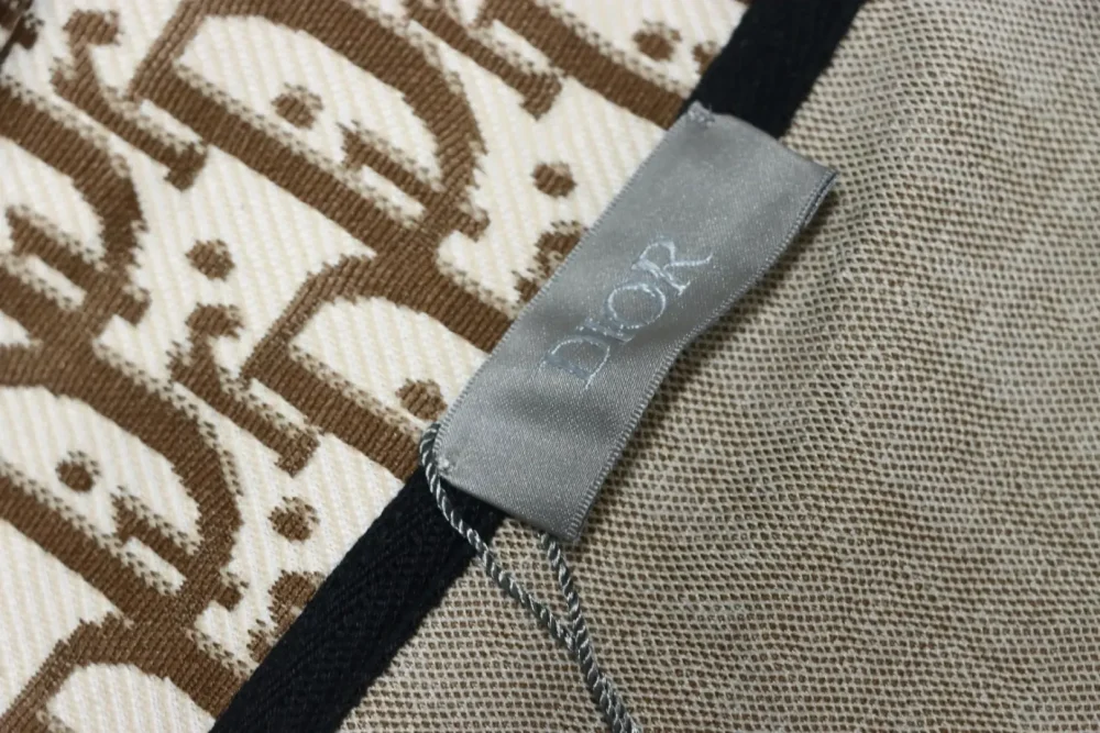 DI Jacket Made Of Full-Length Jacquard Side Fabric - Image 7