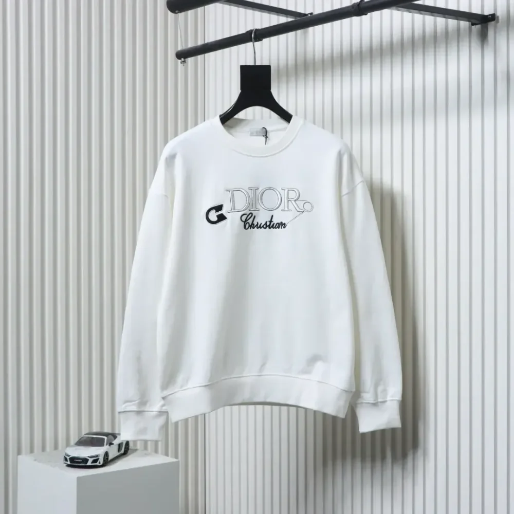 DI Round Neck Sweatshirt With Embroidered Pins And Letters