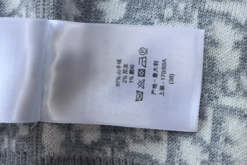 DI Slanted Double-Sided Round Neck In Cashmere With Jacquard Knit - Image 11