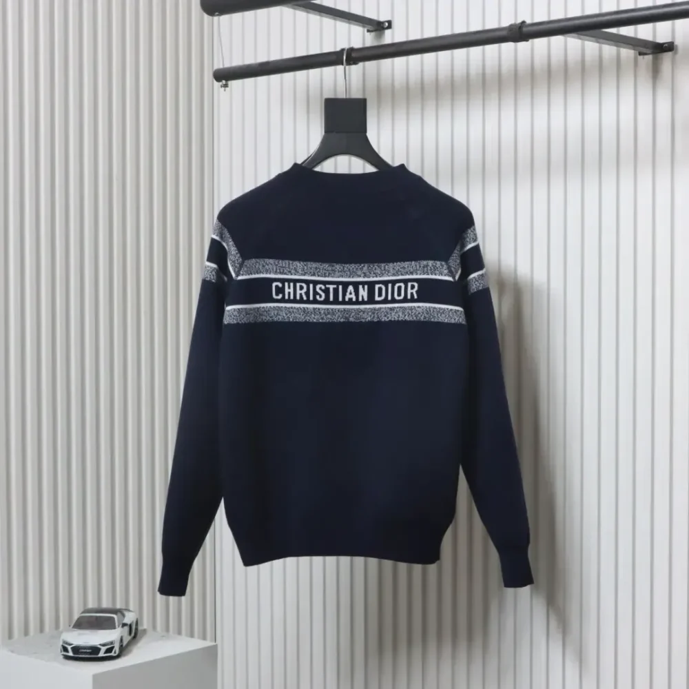 DI Slanted Double-Sided Round Neck In Cashmere With Jacquard Knit - Image 13