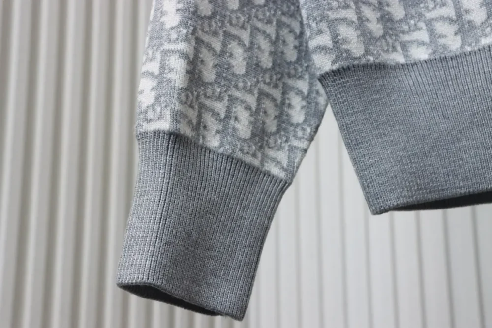 DI Slanted Double-Sided Round Neck In Cashmere With Jacquard Knit - Image 7