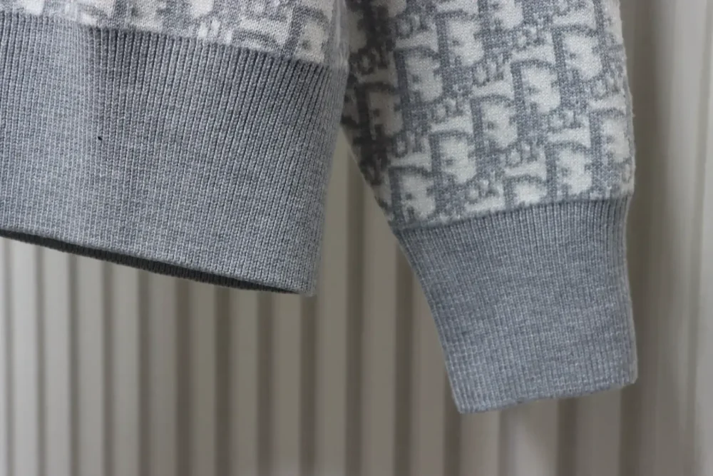 DI Slanted Double-Sided Round Neck In Cashmere With Jacquard Knit - Image 8