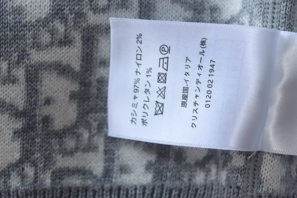 DI Slanted Double-Sided Round Neck In Cashmere With Jacquard Knit - Image 9