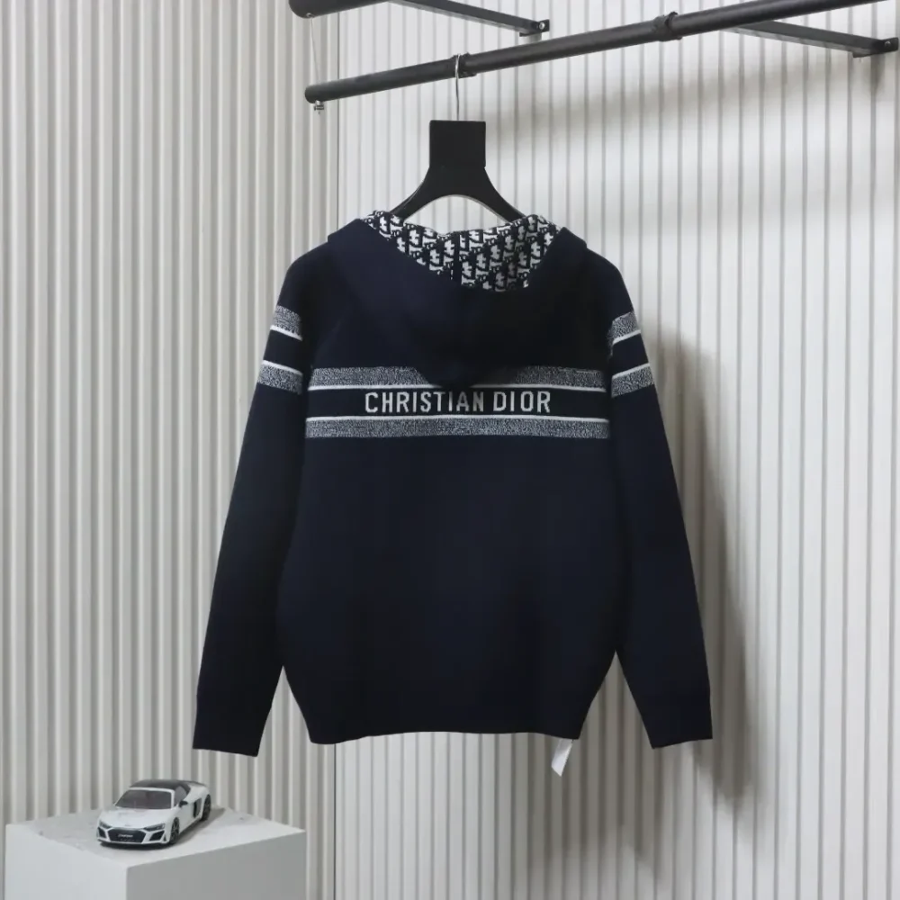 Diagonal Reversible Cashmere Jacket In Jacquard Knit - Image 2