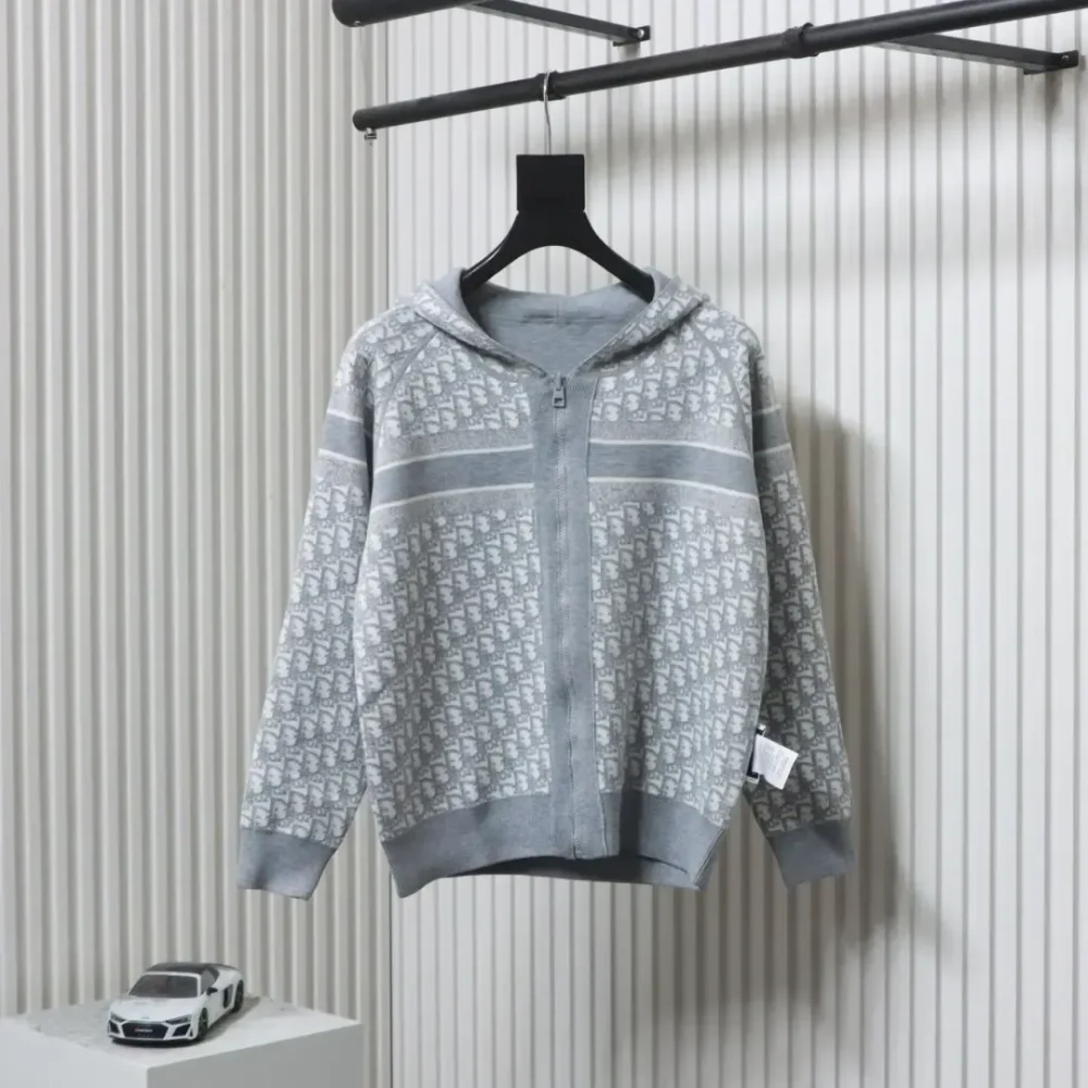Diagonal Reversible Cashmere Jacket In Jacquard Knit - Image 11
