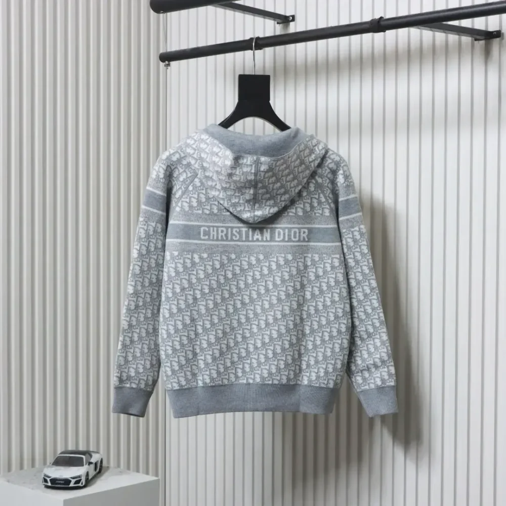 Diagonal Reversible Cashmere Jacket In Jacquard Knit - Image 12