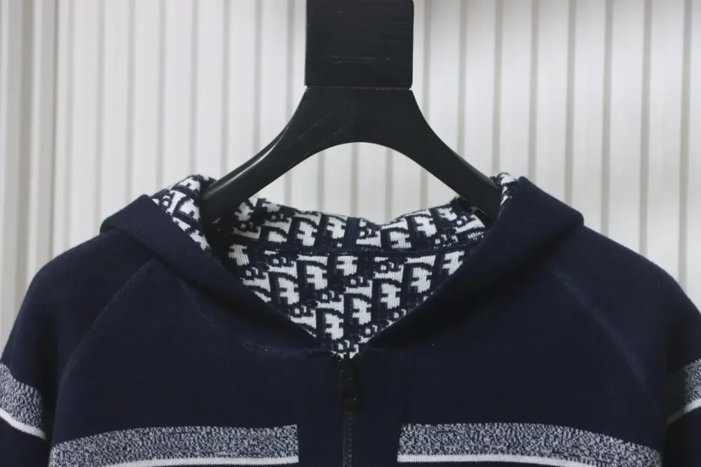 Diagonal Reversible Cashmere Jacket In Jacquard Knit - Image 3