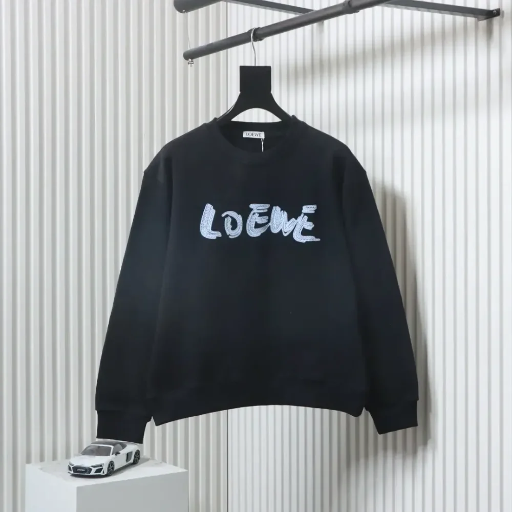 L0  Round Neck Sweatshirt With Dotted Letter Pattern - Image 2