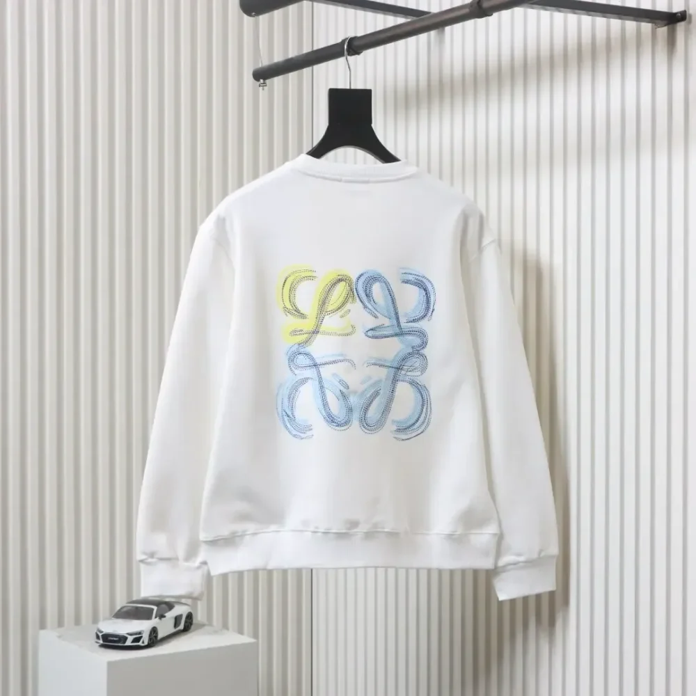 L0  Round Neck Sweatshirt With Dotted Letter Pattern - Image 11